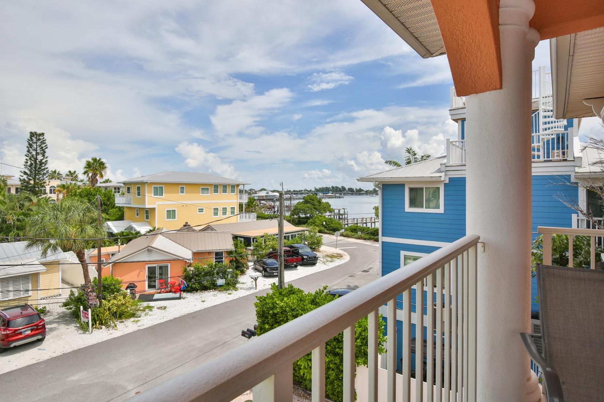 Hibiscus Hideaway B - Top Floor Unit Bradenton Beach Exterior photo