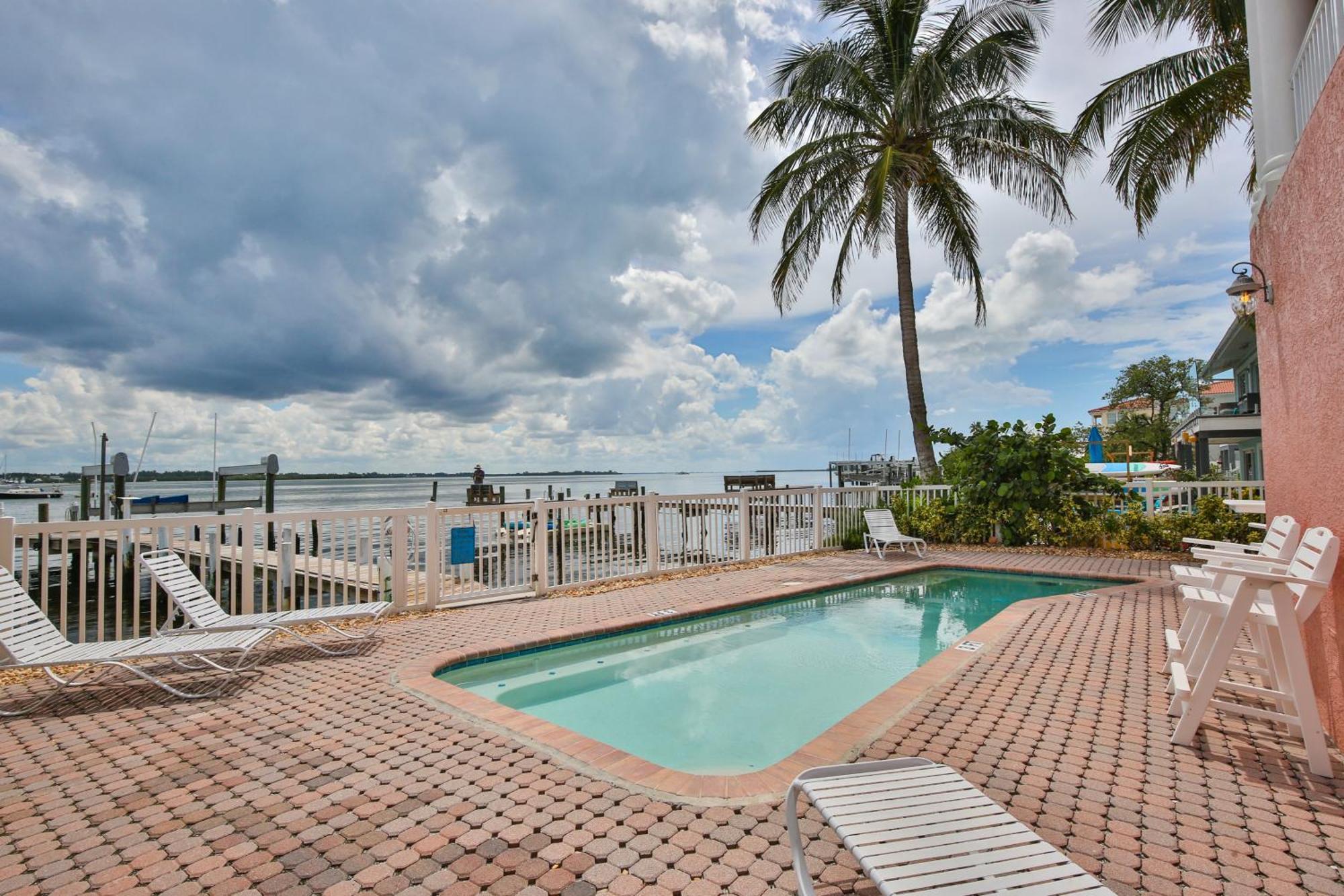 Hibiscus Hideaway B - Top Floor Unit Bradenton Beach Exterior photo